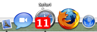 Dock 위에 떠있는 Safari 아이콘의 모습. 새루운 RSS feed들의 갯수가 함께 표시되어 있다.